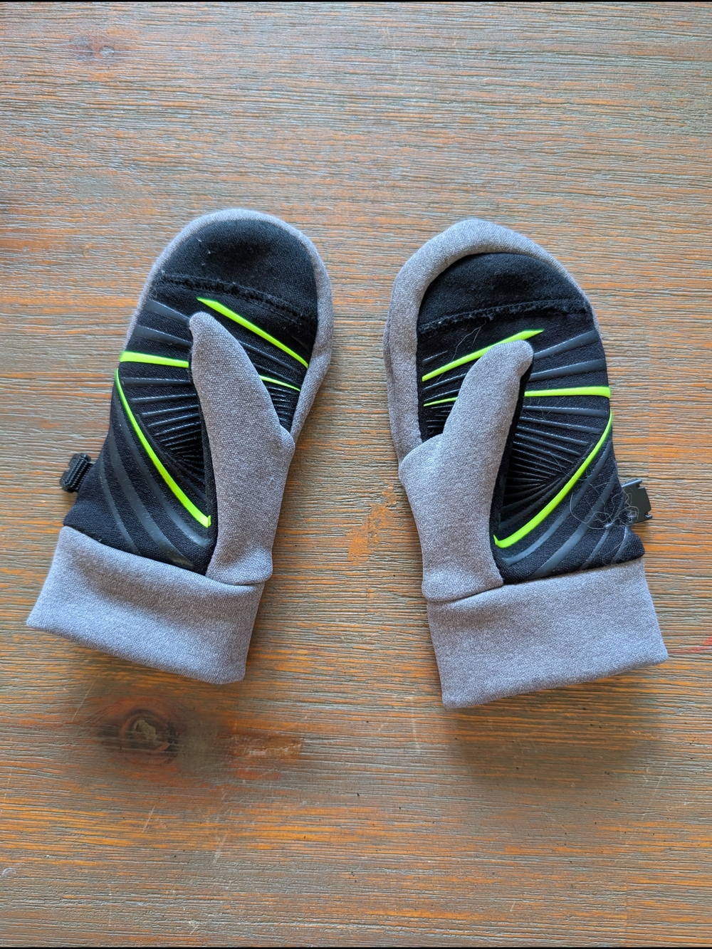 Head Gray Gloves with Black Interior